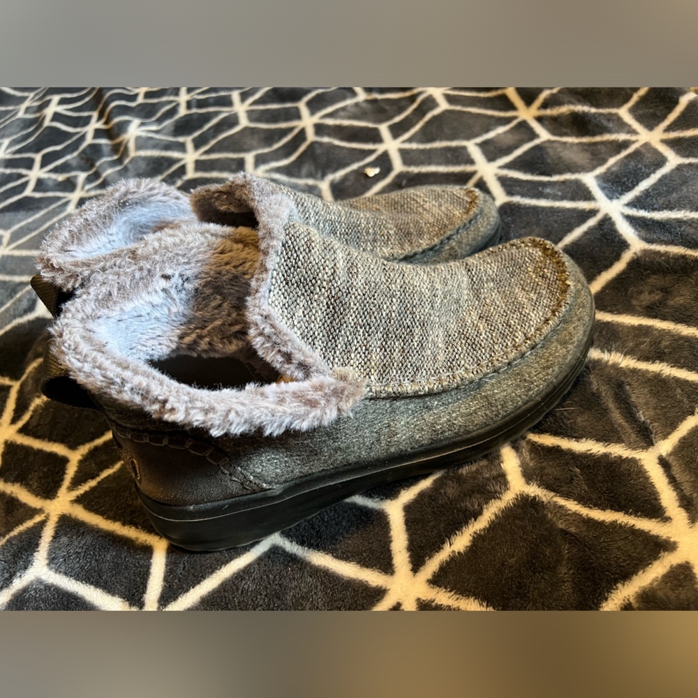 Hey Dude Booties size 9
